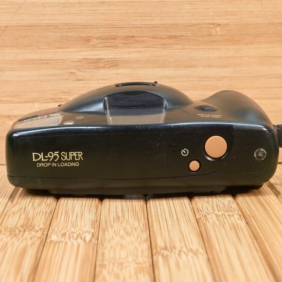 Vintage Fujifilm DL-95 Super, Point and Shoot Film Camera - Picture 4 of 7